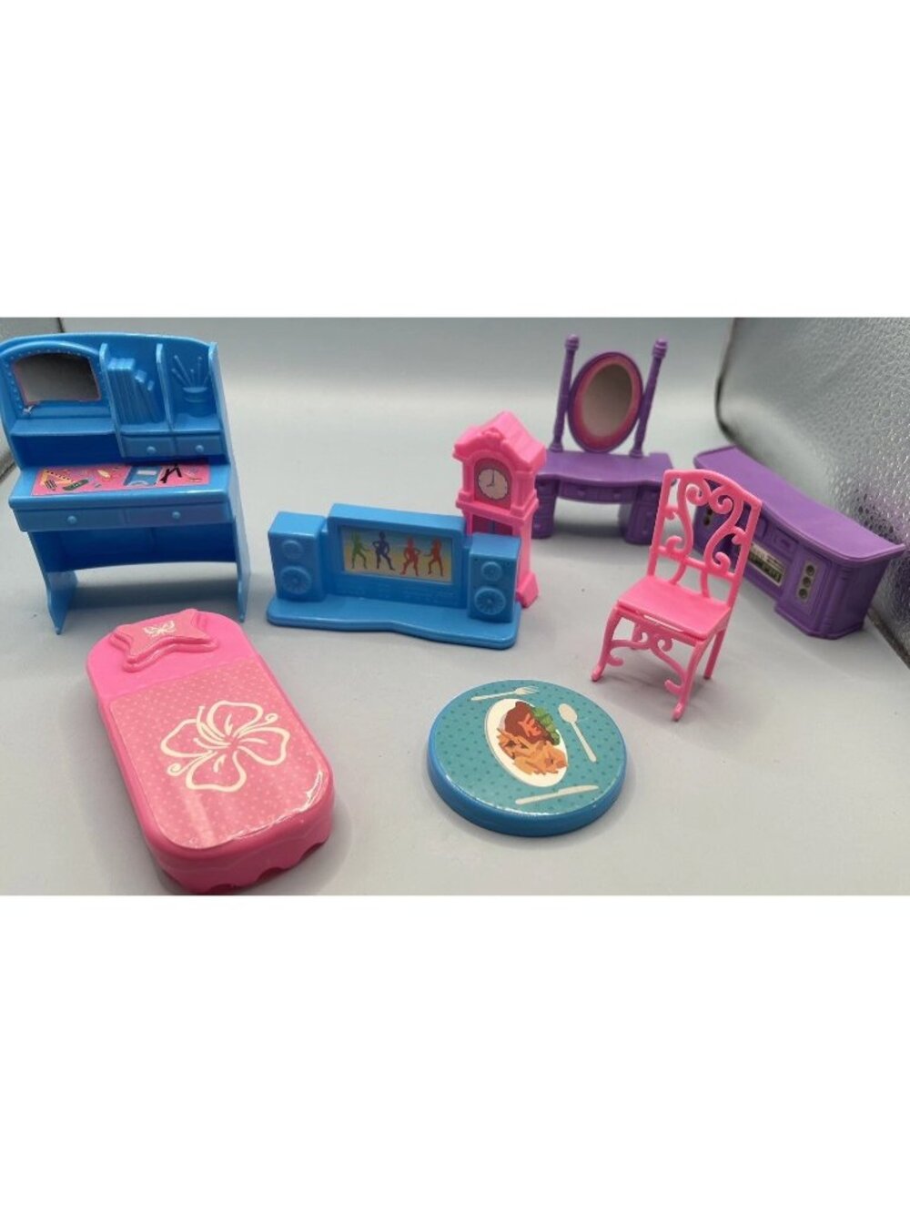 9 Pieces Of Doll House Furniture Greenbrier Internationall